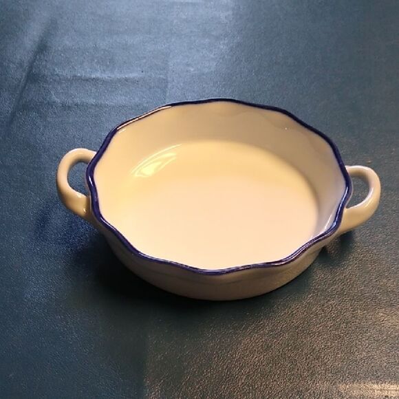 Cordon Bleu Bakeware White Ceramic Dish with Blue Trim - Picture 1 of 4